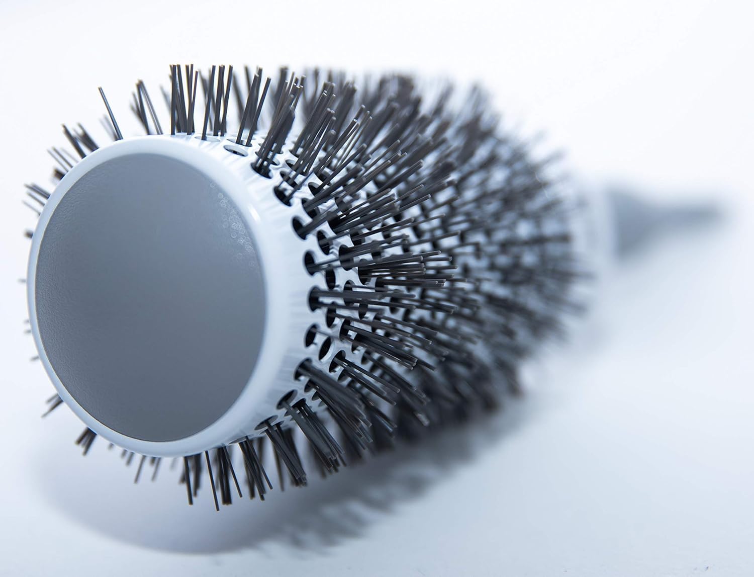 Round Hair Brush – Ceramic-Coated Barrel – Lightweight Styling Tool with Vented Bristles and Soft Handle – Gray
