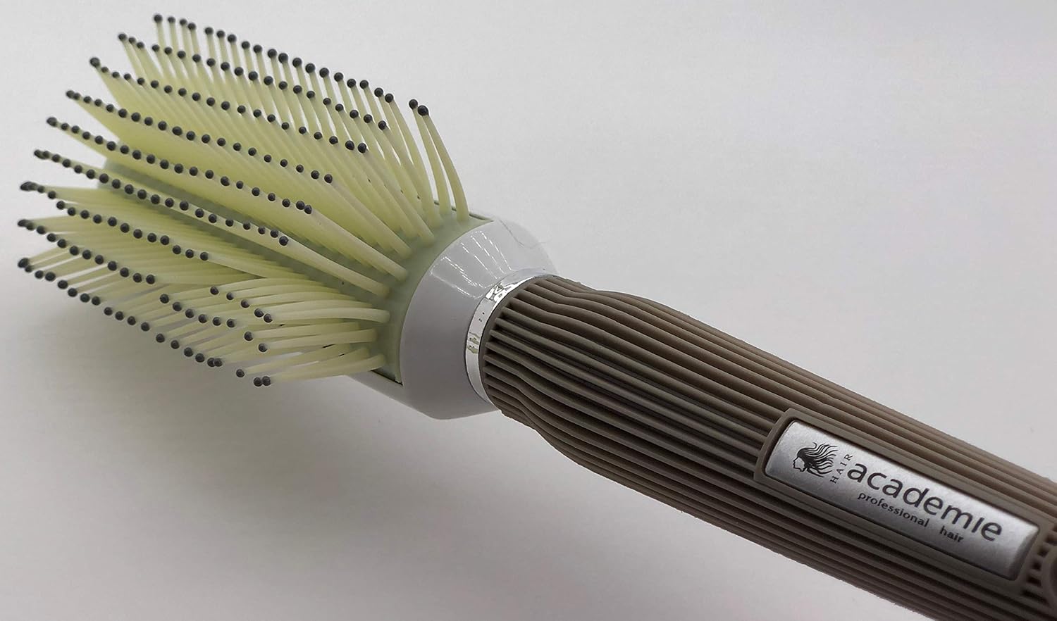 BEAUTY GARDEN Plastic + Antystatic Thermal Hair Brush whith Retractable Sectioning Pick